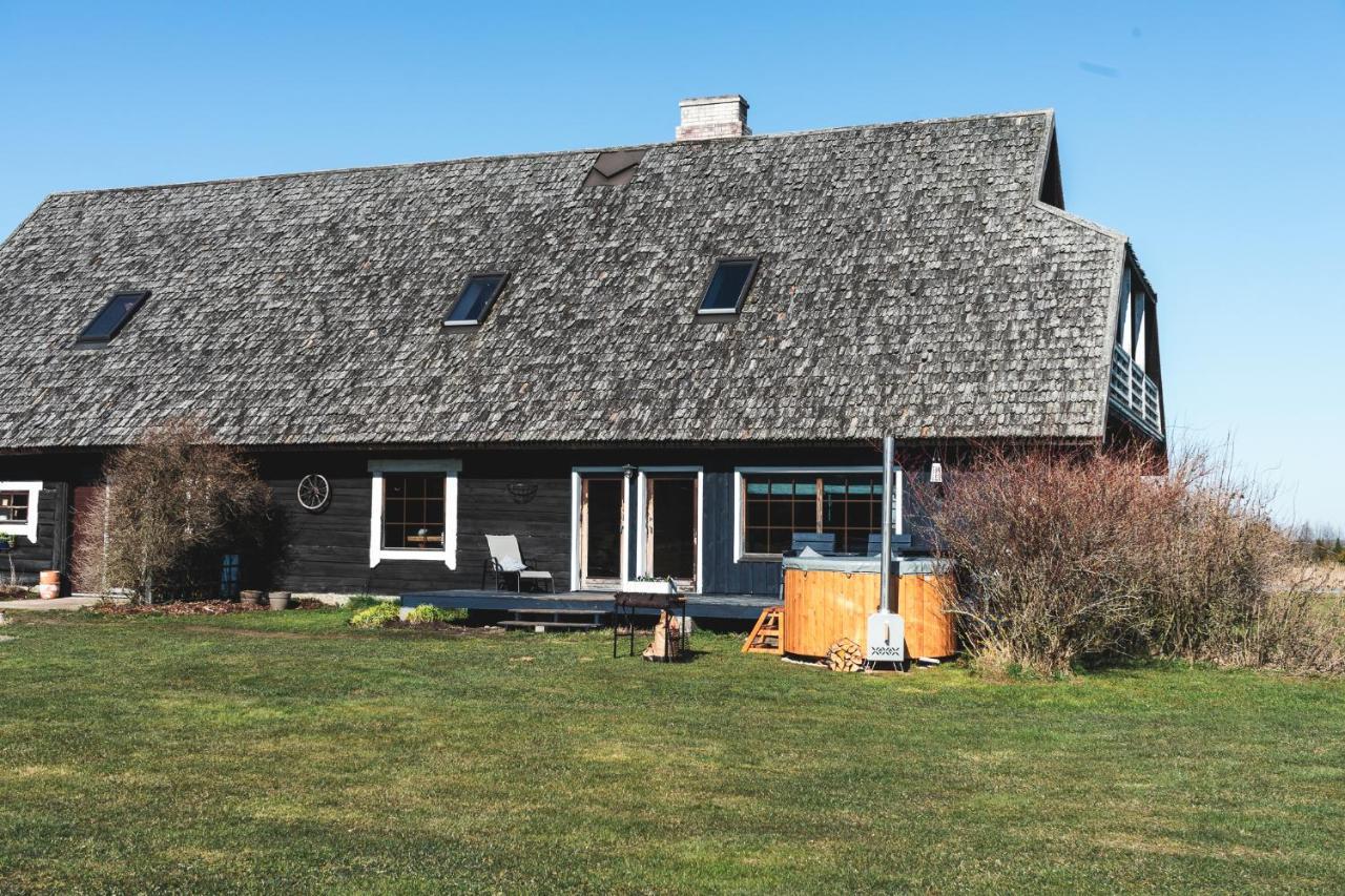 Tiiupesa Guest House Hellamaa  エクステリア 写真